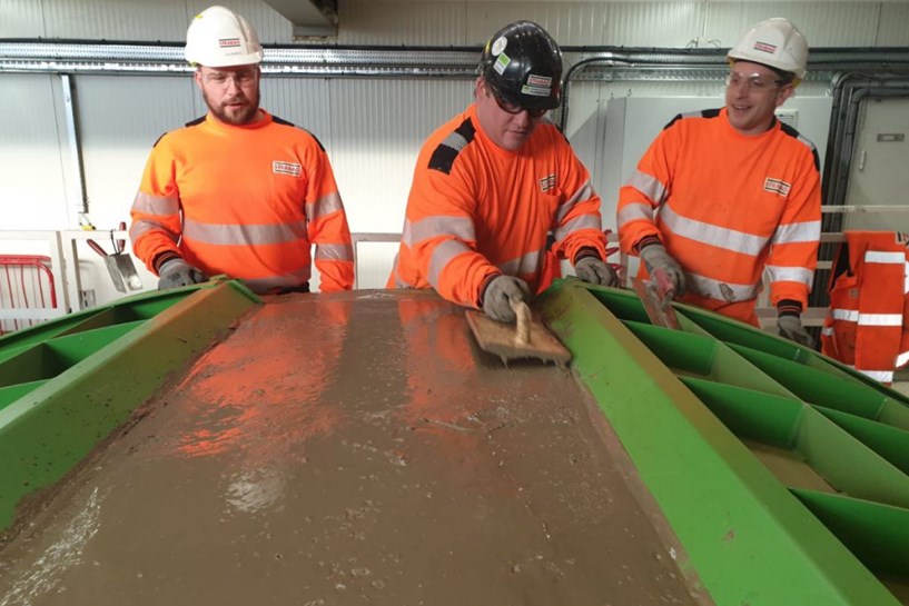 Workers-smooth-out-the-segments-1024x768.jpg